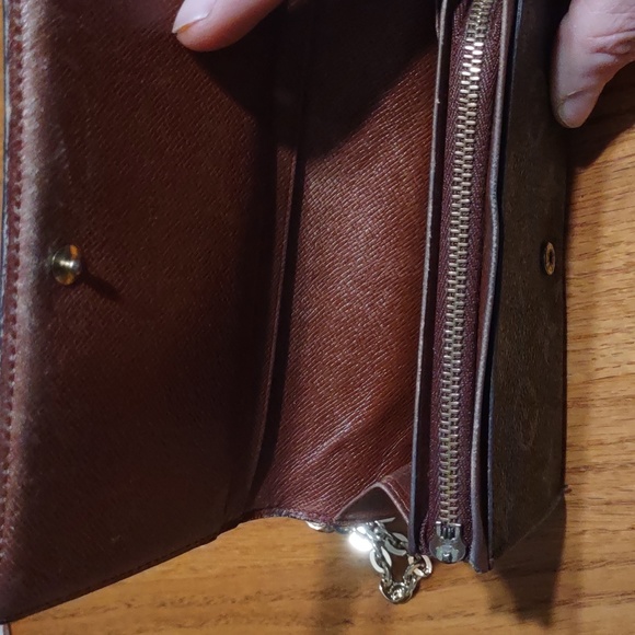 Louis Vuitton monogram compact wallet - Picture 6 of 12